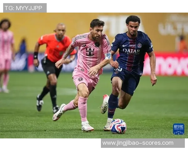 英超激战:里昂逆转巴黎圣日耳曼上演惊天帽子戏法引爆全场激情