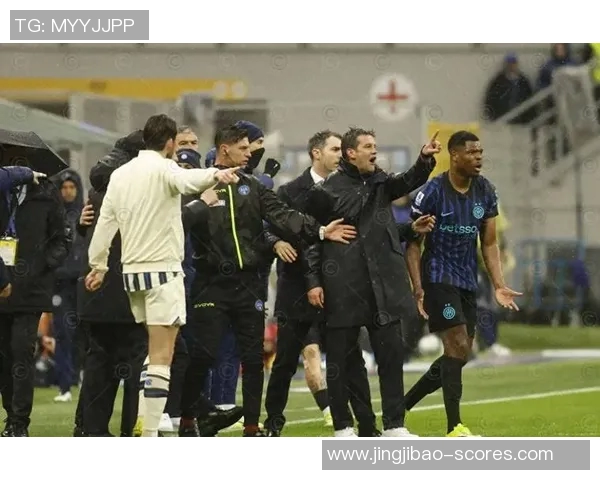 国米与曼联友谊赛战平帽子戏法引发争议判罚全场沸腾